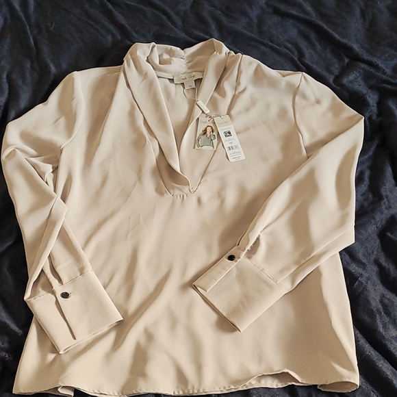 Both Pieces ◇Kenzie cropped jacket and Charlie Paige V-neck blouse - Picture 6 of 6